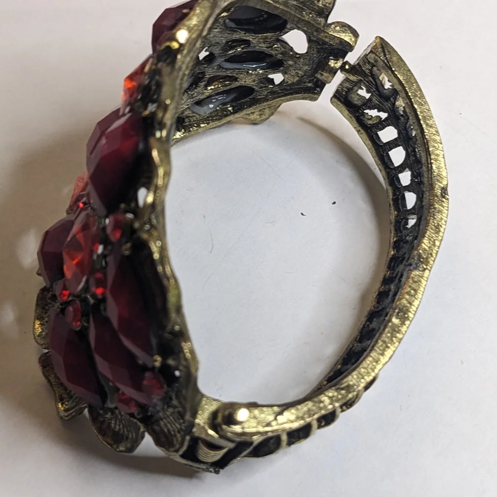 Vintage Antique Gold Tone Hinged‎ Oval Metal Bracelet